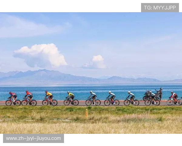 环海南岛国际公路自行车赛激战正酣国际车手竞逐热带海岛赛道